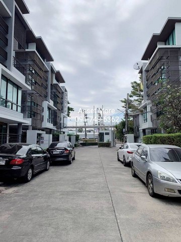 For SaleHome OfficeRama9, Petchburi, RCA : Urgent sale!! 4-story home office, next to the road, good feng shui, Nirvana Rama 9 - Ramkhamhaeng project.