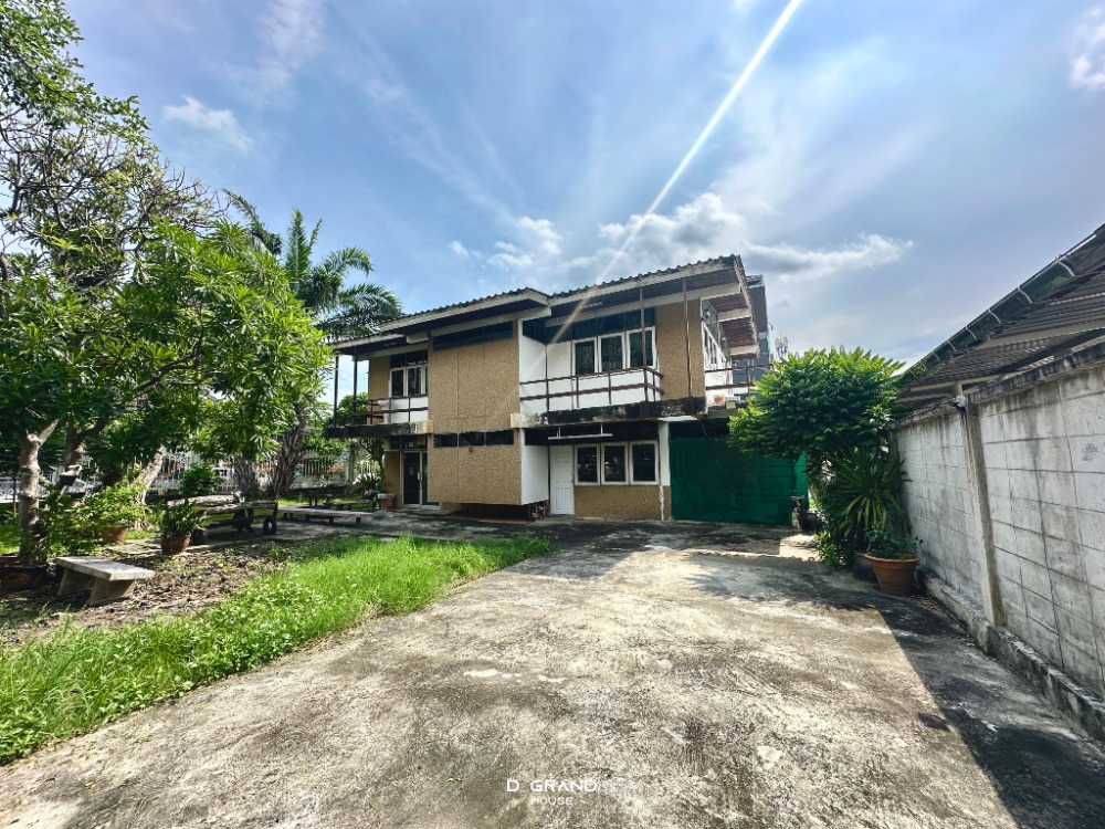 ขายที่ดินอ่อนนุช อุดมสุข : ที่ดินพร้อมสิ่งปลูกสร้าง ในซอยสุขุมวิท 𝟵𝟳/𝟭 พื้นที่กว้างขวาง ทำเลดี ใกล้รถไฟฟ้าสถานีบางจากเพียง 𝟴𝟬𝟬 เมตร