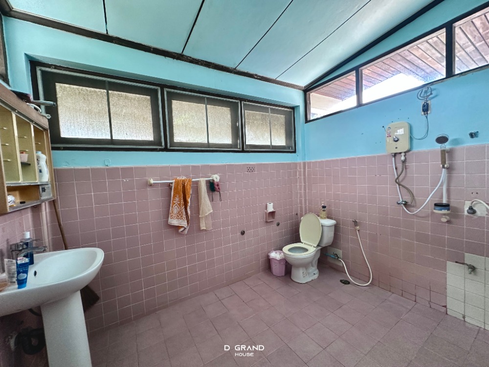 ขายที่ดินอ่อนนุช อุดมสุข : ที่ดินพร้อมสิ่งปลูกสร้าง ในซอยสุขุมวิท 𝟵𝟳/𝟭 พื้นที่กว้างขวาง ทำเลดี ใกล้รถไฟฟ้าสถานีบางจากเพียง 𝟴𝟬𝟬 เมตร