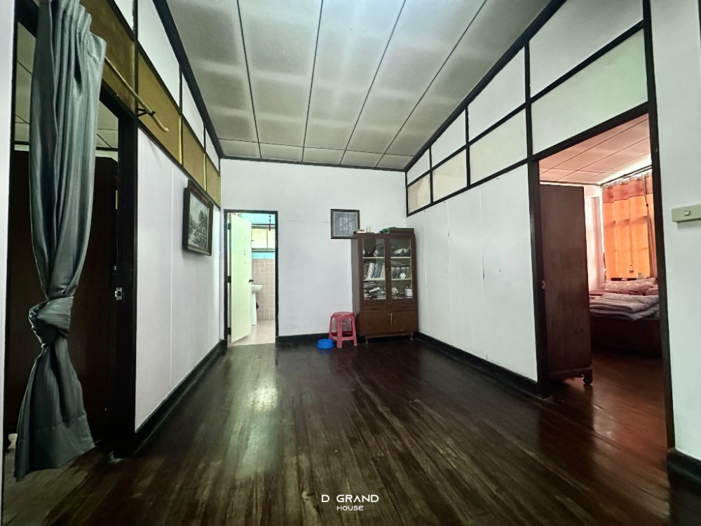 ขายที่ดินอ่อนนุช อุดมสุข : ที่ดินพร้อมสิ่งปลูกสร้าง ในซอยสุขุมวิท 𝟵𝟳/𝟭 พื้นที่กว้างขวาง ทำเลดี ใกล้รถไฟฟ้าสถานีบางจากเพียง 𝟴𝟬𝟬 เมตร