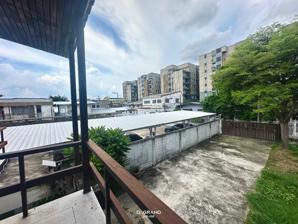 ขายที่ดินอ่อนนุช อุดมสุข : ที่ดินพร้อมสิ่งปลูกสร้าง ในซอยสุขุมวิท 𝟵𝟳/𝟭 พื้นที่กว้างขวาง ทำเลดี ใกล้รถไฟฟ้าสถานีบางจากเพียง 𝟴𝟬𝟬 เมตร