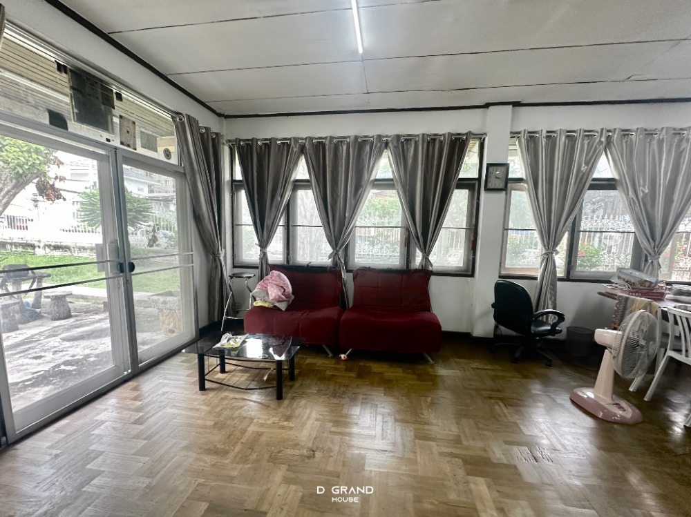 ขายที่ดินอ่อนนุช อุดมสุข : ที่ดินพร้อมสิ่งปลูกสร้าง ในซอยสุขุมวิท 𝟵𝟳/𝟭 พื้นที่กว้างขวาง ทำเลดี ใกล้รถไฟฟ้าสถานีบางจากเพียง 𝟴𝟬𝟬 เมตร