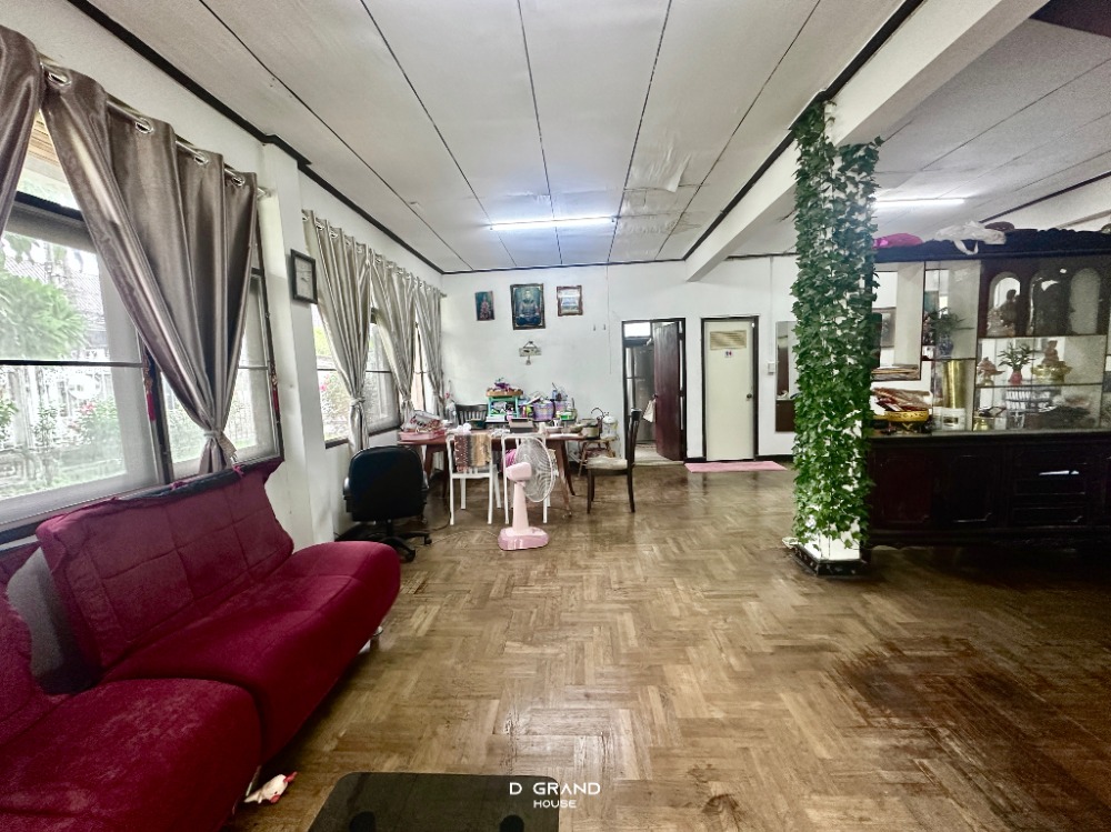 ขายที่ดินอ่อนนุช อุดมสุข : ที่ดินพร้อมสิ่งปลูกสร้าง ในซอยสุขุมวิท 𝟵𝟳/𝟭 พื้นที่กว้างขวาง ทำเลดี ใกล้รถไฟฟ้าสถานีบางจากเพียง 𝟴𝟬𝟬 เมตร