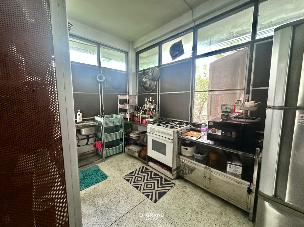 ขายที่ดินอ่อนนุช อุดมสุข : ที่ดินพร้อมสิ่งปลูกสร้าง ในซอยสุขุมวิท 𝟵𝟳/𝟭 พื้นที่กว้างขวาง ทำเลดี ใกล้รถไฟฟ้าสถานีบางจากเพียง 𝟴𝟬𝟬 เมตร