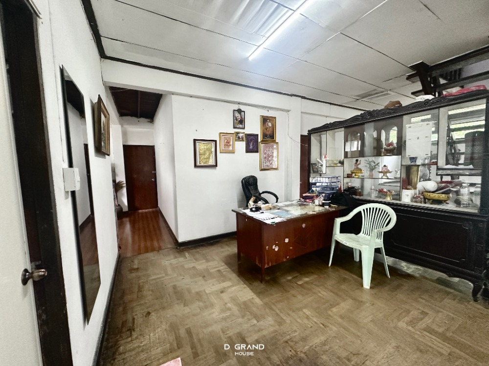 ขายที่ดินอ่อนนุช อุดมสุข : ที่ดินพร้อมสิ่งปลูกสร้าง ในซอยสุขุมวิท 𝟵𝟳/𝟭 พื้นที่กว้างขวาง ทำเลดี ใกล้รถไฟฟ้าสถานีบางจากเพียง 𝟴𝟬𝟬 เมตร