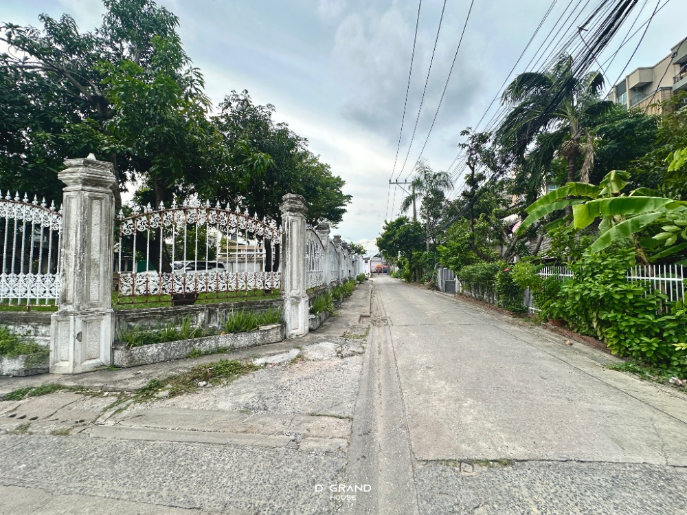 ขายที่ดินอ่อนนุช อุดมสุข : ที่ดินพร้อมสิ่งปลูกสร้าง ในซอยสุขุมวิท 𝟵𝟳/𝟭 พื้นที่กว้างขวาง ทำเลดี ใกล้รถไฟฟ้าสถานีบางจากเพียง 𝟴𝟬𝟬 เมตร