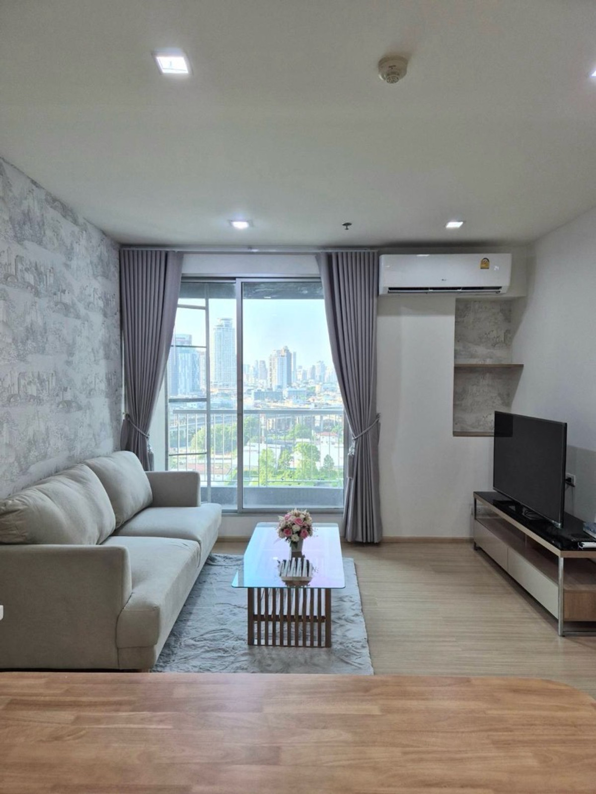 ให้เช่าคอนโดอ่อนนุช อุดมสุข : ++เช่าด่วน++RHYTHM Sukhumvit คอนโด 2 ห้องนอน 2 ห้องน้ำ มีอ่างอาบน้ำ ขนาด 65 ตร.ม. ชั้น 15 วิวโล่ง สวย เฟอร์นิเจอร์ครบ ตกแต่งสวย พร้อมอยู่ 2 bedroom 2 bathroom with bathtub Size 65 sqm. Floor 15 with unblocked view