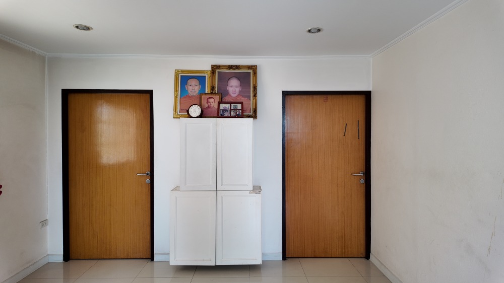 For SaleShop HousePhutthamonthon, Salaya : For sale: 3 and a half storey commercial building, Phutthamonthon Sai 3, size 86.7 sq m.