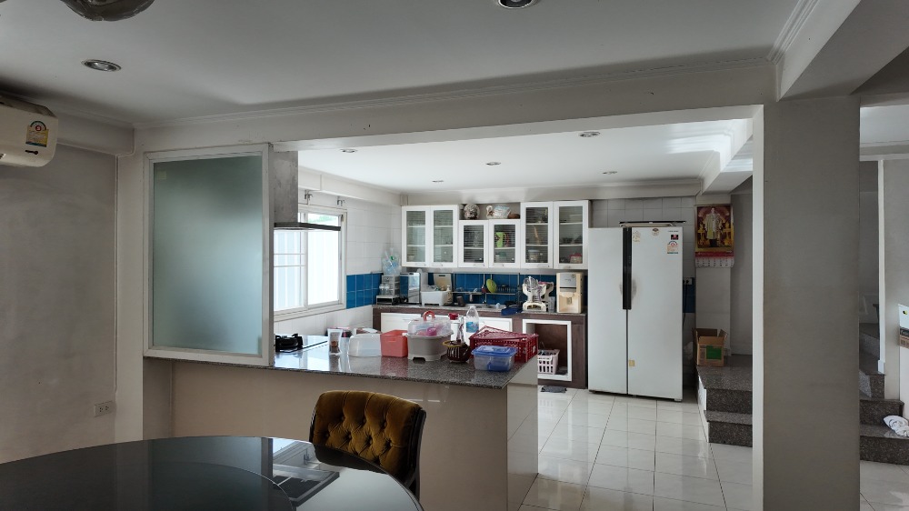 For SaleShop HousePhutthamonthon, Salaya : For sale: 3 and a half storey commercial building, Phutthamonthon Sai 3, size 86.7 sq m.