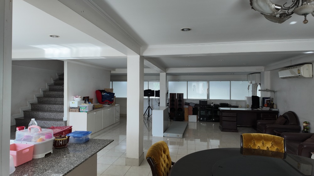 For SaleShop HousePhutthamonthon, Salaya : For sale: 3 and a half storey commercial building, Phutthamonthon Sai 3, size 86.7 sq m.