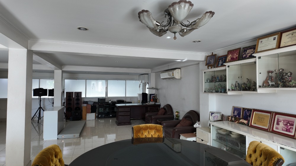 For SaleShop HousePhutthamonthon, Salaya : For sale: 3 and a half storey commercial building, Phutthamonthon Sai 3, size 86.7 sq m.