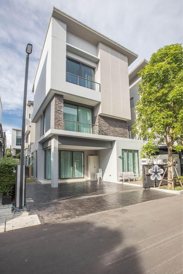 ให้เช่าบ้านเลียบทางด่วนรามอินทรา : ขาย/ให้เช่าบ้านหรู บ้านกลางเมือง คลาสเซ่ เอกมัย-รามอินทรา