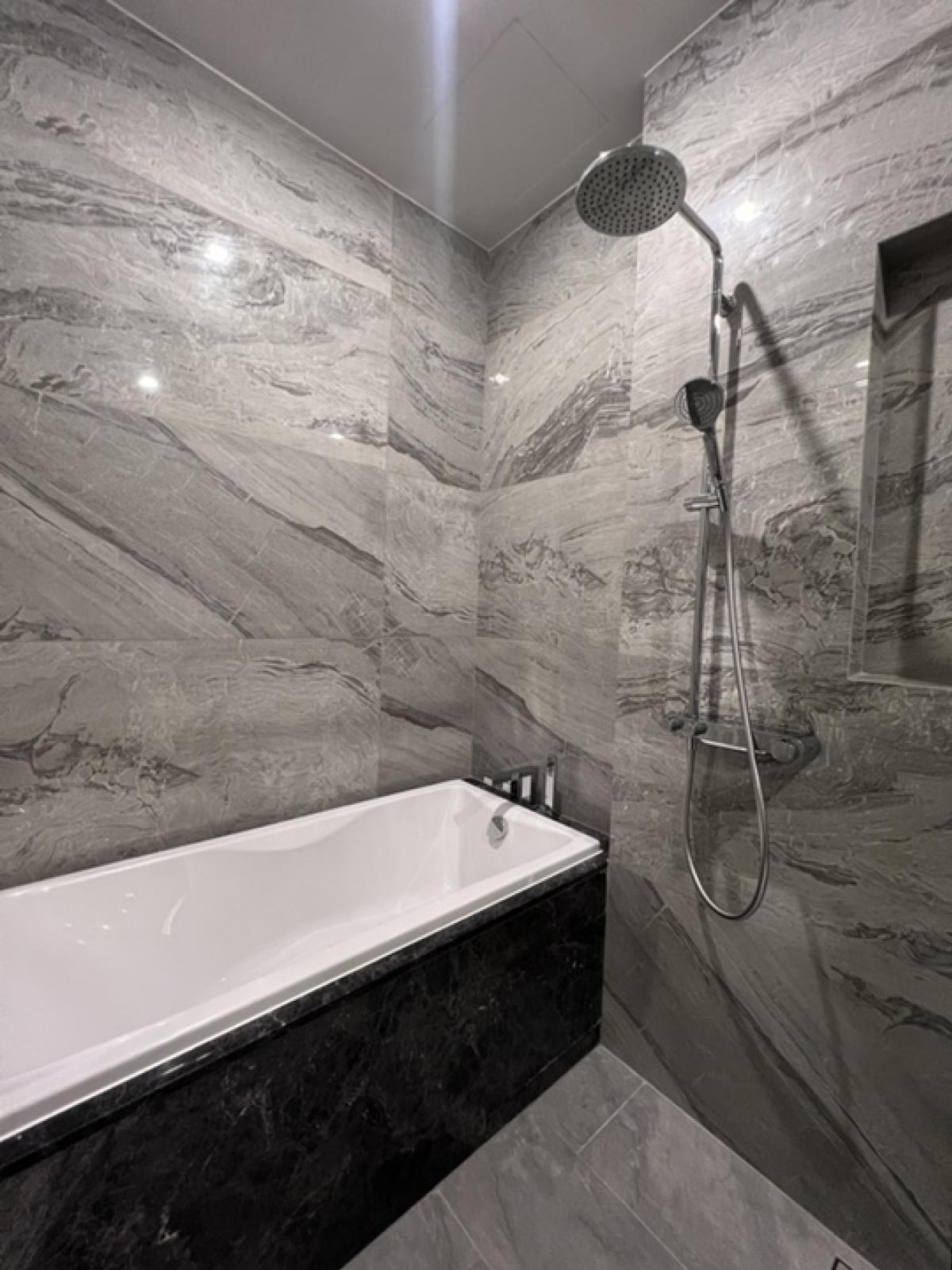 ให้เช่าคอนโดสุขุมวิท อโศก ทองหล่อ : LAVIQ sukhumvit57, BTS Thonglor 250m.!!!! 1Bed with Bathtub (BEST PROCE!!!)🔥43,000.-🔥 CALL☎️: 094-162-4424