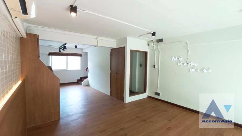 For RentTownhomeSathorn, Narathiwat : 🔼Accom 🔽  Ground Floor, Home Office | 4 Beds Townhouse for Rent in Sathorn BRT Thanon Chan