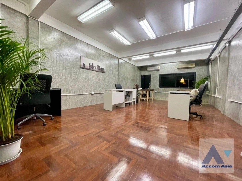 For RentTownhomeSathorn, Narathiwat : 🔼ACComa🔽 Home Office, Pet-Friendly | 3 Beds Townhouse for Rent in Charoenkrung, Bangkok Near BTS Chong Nonsi
