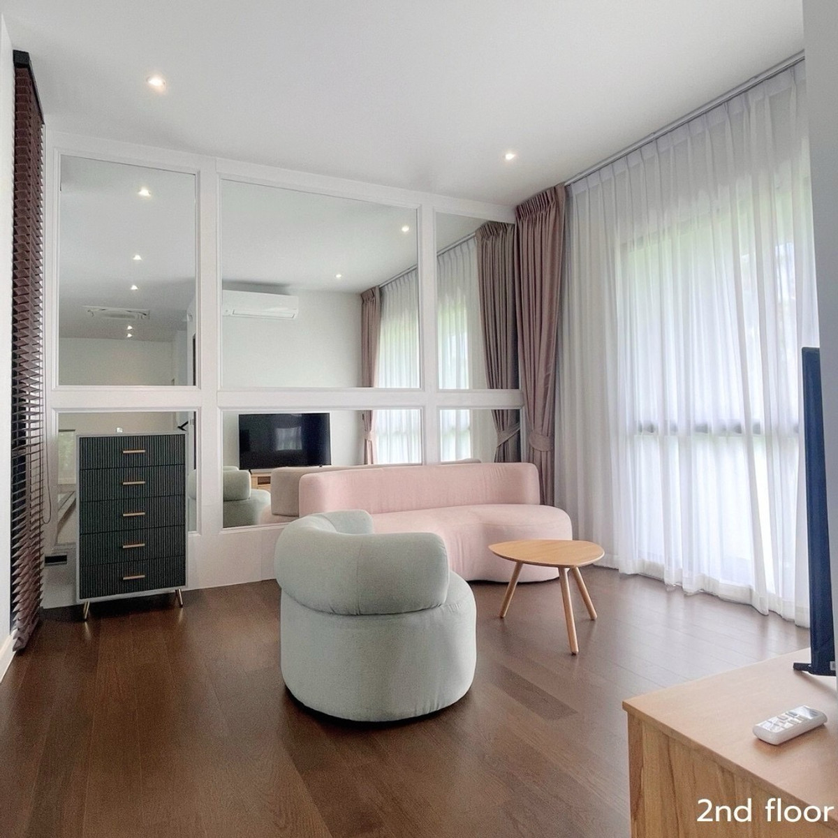 For RentHousePattanakan, Srinakarin : *Owner post* For rent Bugaan krungthep kreetha 3-storey detached house, modern luxury, with elevator, swimming pool view, ready to move in