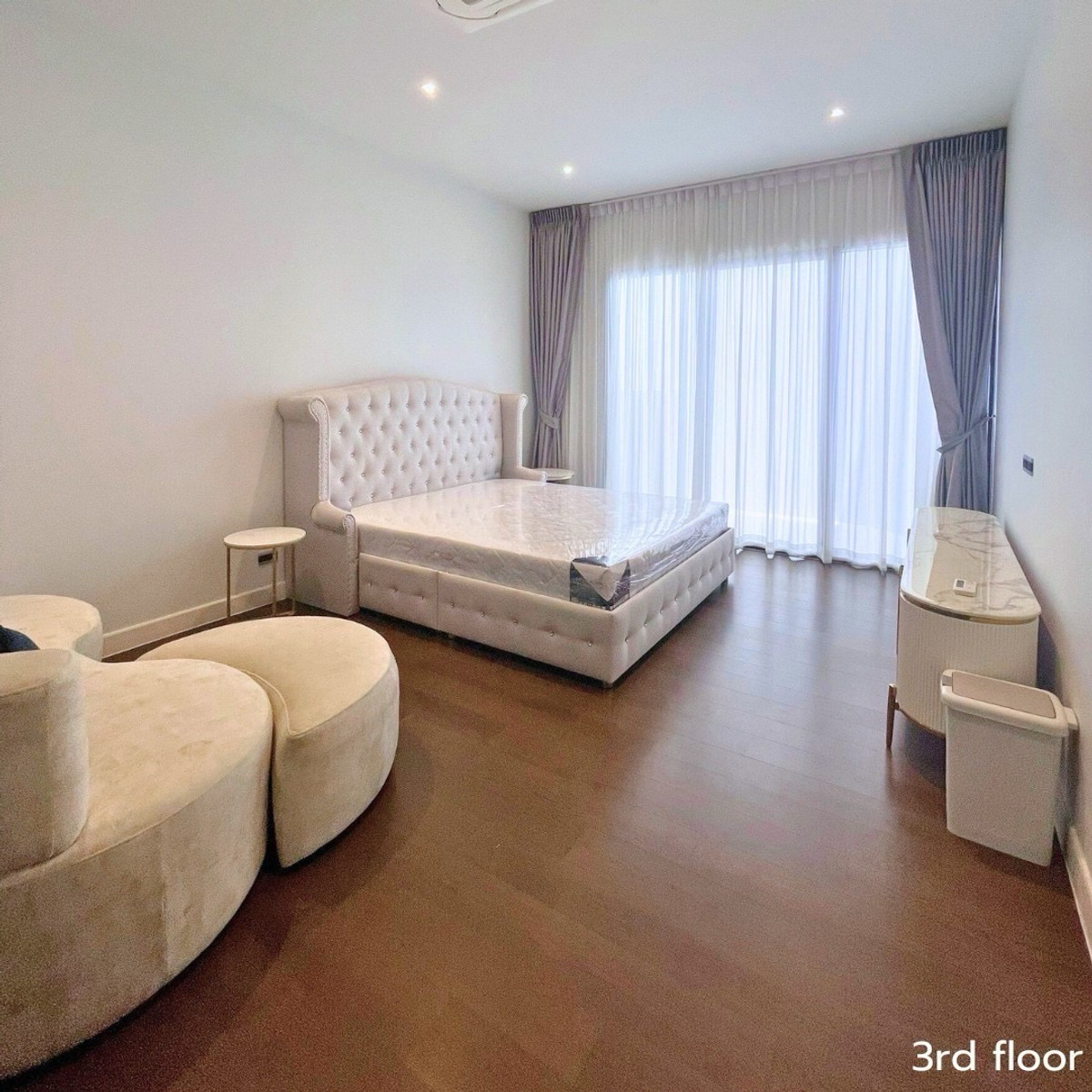 For RentHousePattanakan, Srinakarin : *Owner post* For rent Bugaan krungthep kreetha 3-storey detached house, modern luxury, with elevator, swimming pool view, ready to move in