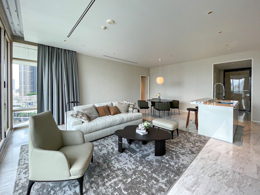 ขายคอนโดสาทร นราธิวาส : ราคาขายดีที่สุดตอนนี้ ติดแม่น้ำ! Four Seasons Private Residences 1-Bed, 1-Bath แต่งครบ