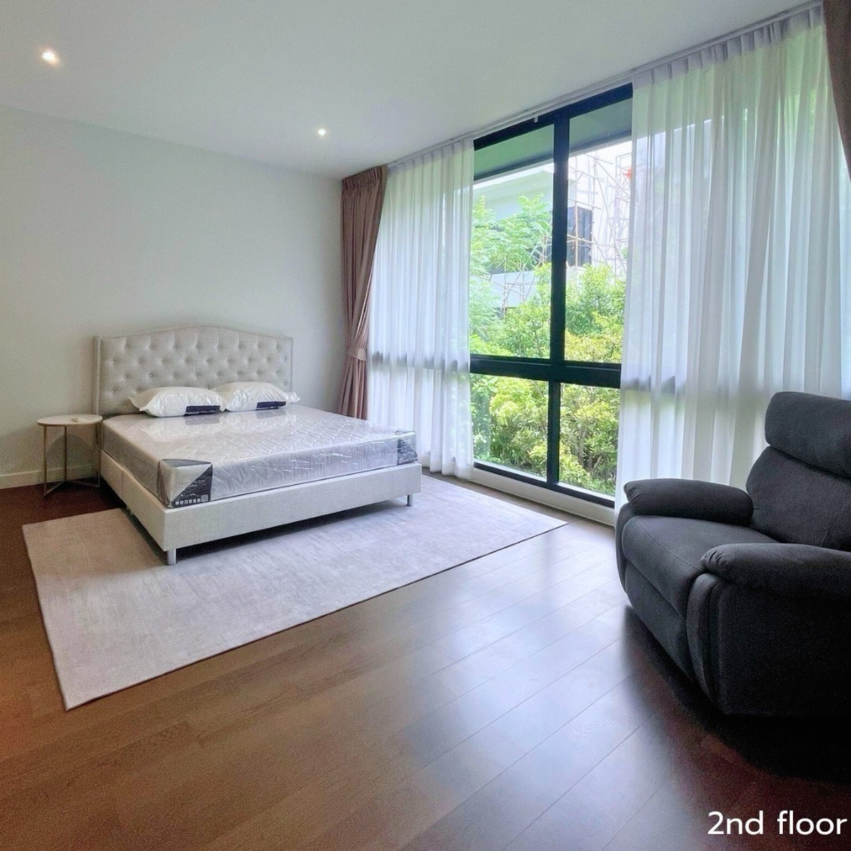For RentHousePattanakan, Srinakarin : *Owner post* For rent Bugaan krungthep kreetha 3-storey detached house, modern luxury, with elevator, swimming pool view, ready to move in