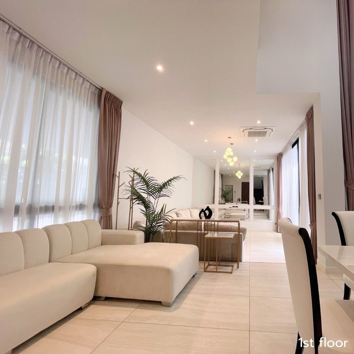 For RentHousePattanakan, Srinakarin : *Owner post* For rent Bugaan krungthep kreetha 3-storey detached house, modern luxury, with elevator, swimming pool view, ready to move in