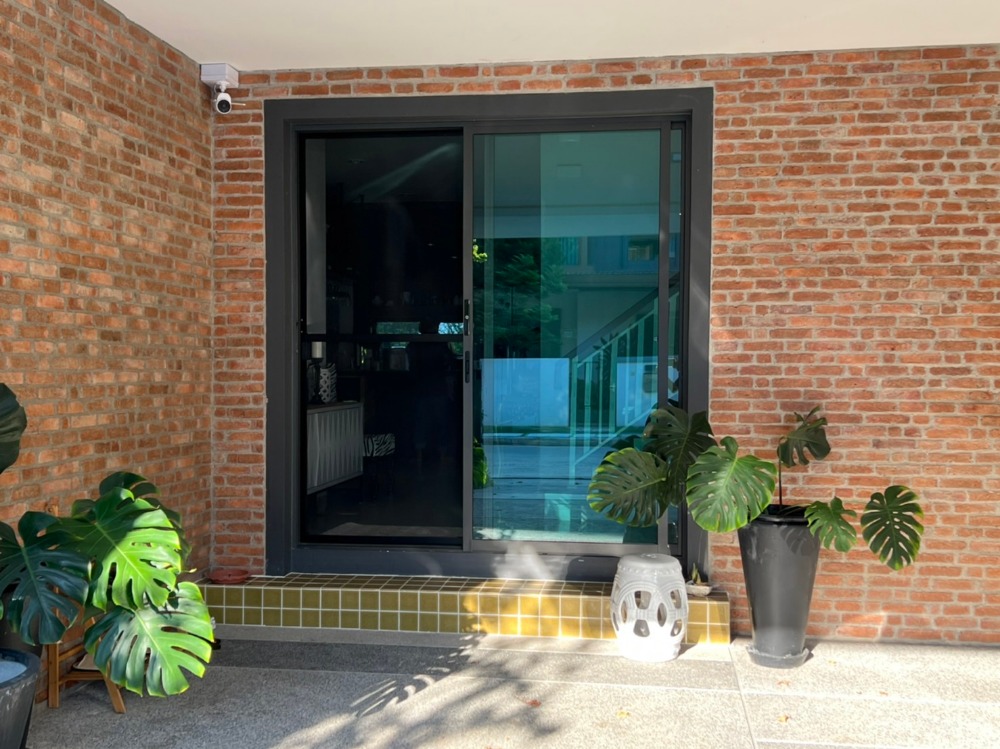 For RentHousePattanakan, Srinakarin : K-5895 For rent! Burasiri Phatthanakan, beautiful house, ready to move in, corner house, next to the common area