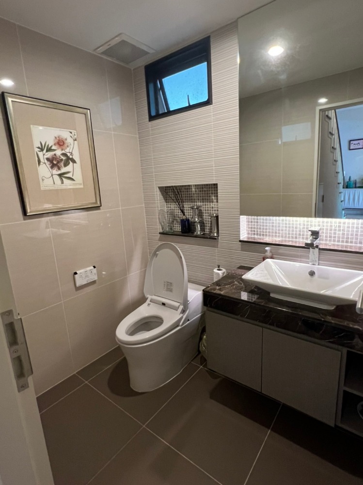 For RentHousePattanakan, Srinakarin : K-5895 For rent! Burasiri Phatthanakan, beautiful house, ready to move in, corner house, next to the common area