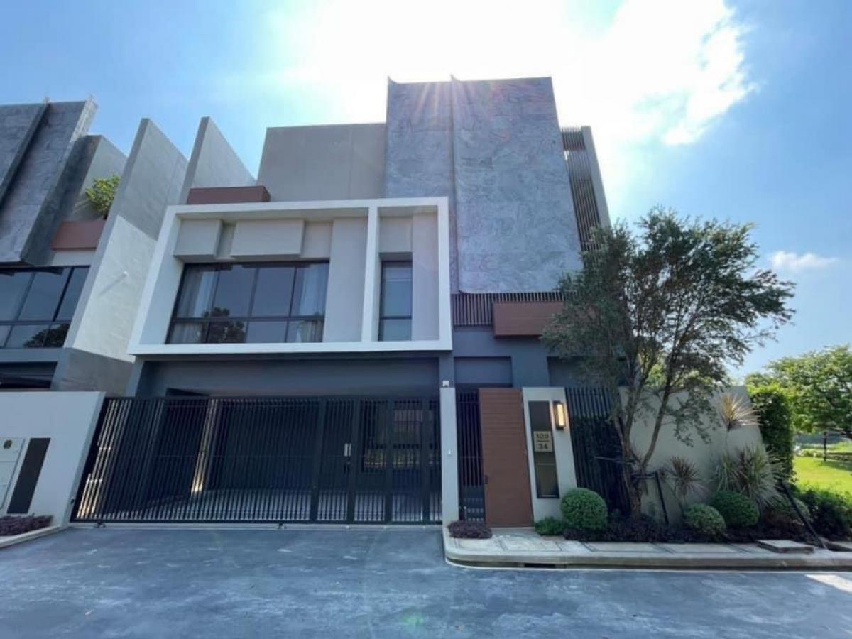 ให้เช่าบ้านพัฒนาการ ศรีนครินทร์ : ให้เช่า โครงการ บูก้าน กรุงเทพกรีฑา •บ้านเดี่ยวทรงหรู บนทำเลใจกลางเมือง出租，Bukan项目，Krungthep Kreetha•位于市中心的豪华独立屋