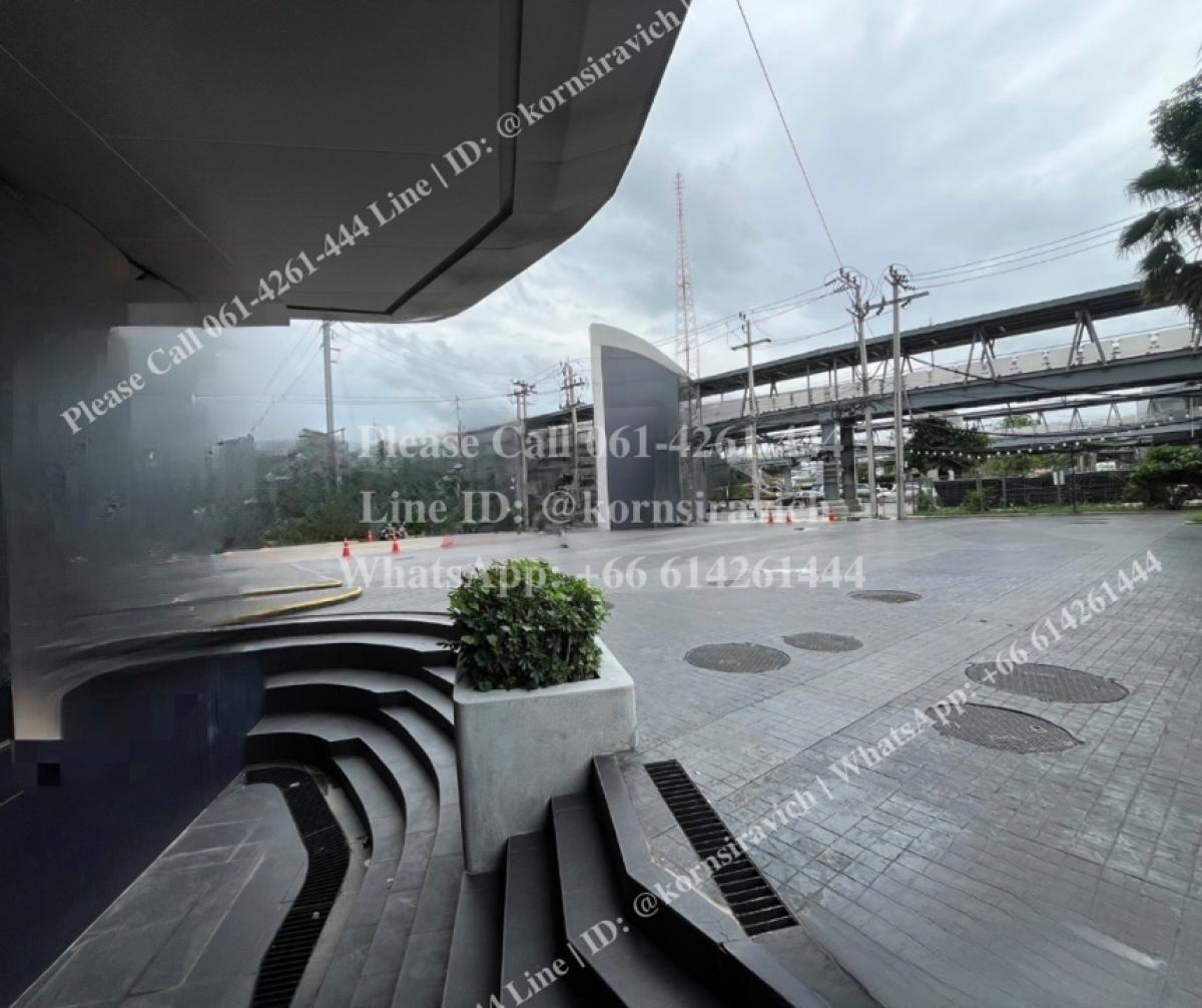 For RentRetail SpacePattanakan, Srinakarin : Rental space for business, G floor, Srinakarin Road, with 3,255 condo units around, with parking space