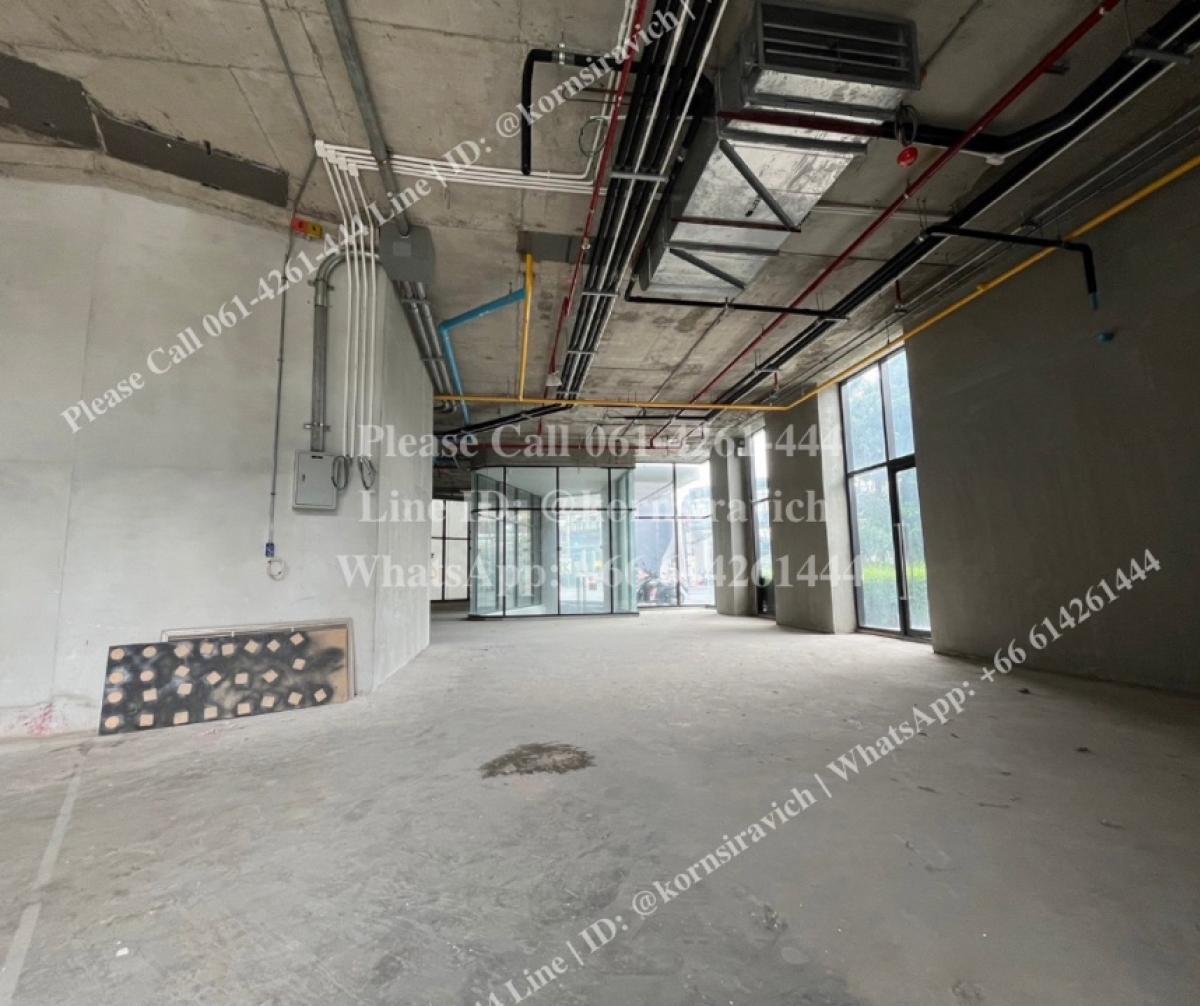 For RentRetail SpacePattanakan, Srinakarin : Rental space for business, G floor, Srinakarin Road, with 3,255 condo units around, with parking space