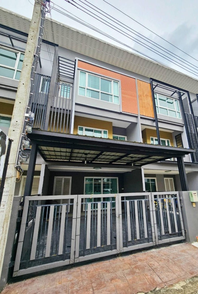 For RentHouseRama5, Ratchapruek, Bangkruai : Townhouse for rent, Four Seasons Ratchapruek - Rattanathibet, near MRT Bang Rak Yai, only 1 minute away.