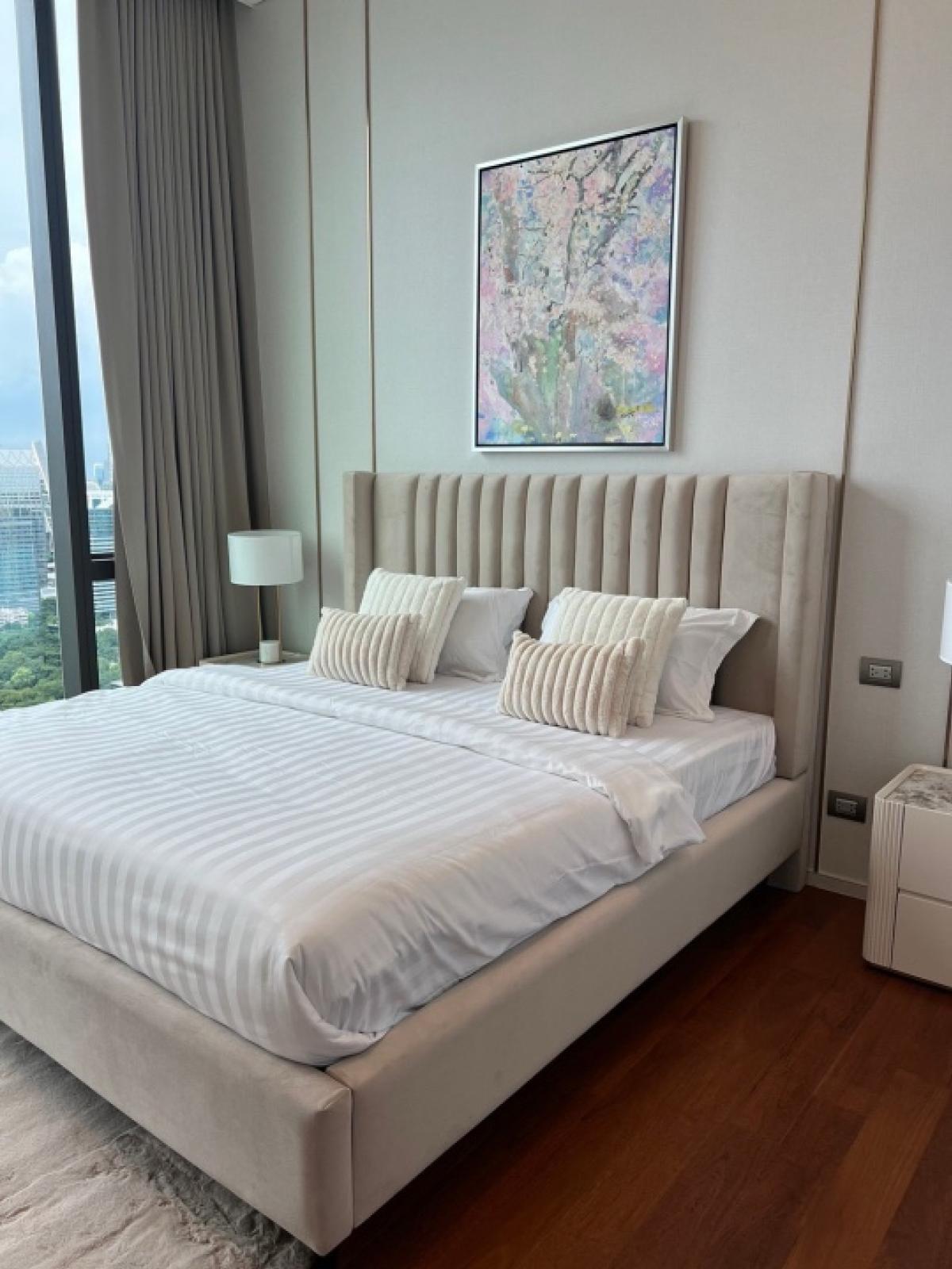 ขายคอนโดวิทยุ ชิดลม หลังสวน : คอนโดหรูให้เช่าและขาย The Residences at Sindhorn Kempinski หลังสวน ใจกลางเมือง ขนาดกว้าง 356 ตร.ม 5 ห้องนอน 7 ห้องน้ำ เหมาะสำหรับนักลงทุนและผู้มองหาคอนโดพรีเมียม Bangkok