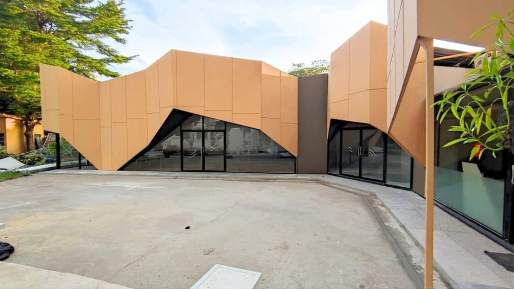 For RentRetail SpaceBangna, Bearing, Lasalle : New shop, coffee shop, ready to move in, on Srinakarin Road, emphasize on the road, near BTS Sri Eiam 200 meters.