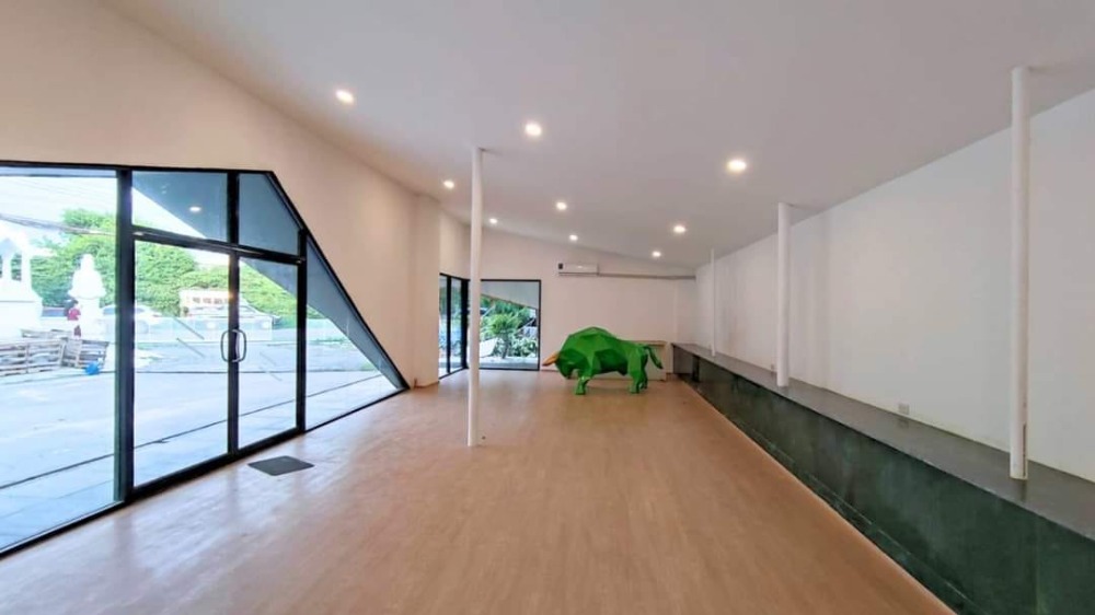 For RentRetail SpaceBangna, Bearing, Lasalle : New shop, coffee shop, ready to move in, on Srinakarin Road, emphasize on the road, near BTS Sri Eiam 200 meters.