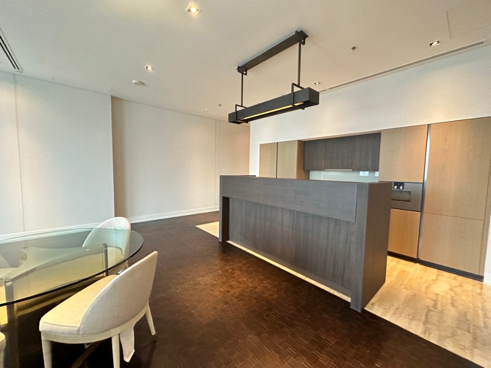 ให้เช่าคอนโดสาทร นราธิวาส : The Ritz Carlton Residence