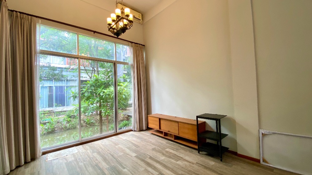 ขายทาวน์โฮมนวมินทร์ รามอินทรา : ขายบ้าน ไซมิส บลอสซั่ม แอท แฟชั่น (Siamese Blossom @ Fashion) 3 ชั้นครึ่ง 250 ตารางเมตร type ใหญ่สุด