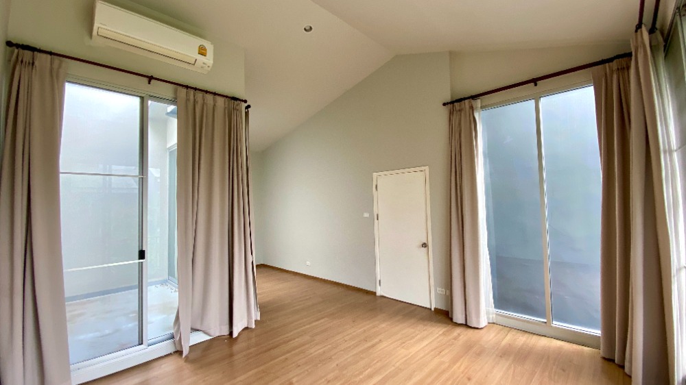 ขายทาวน์โฮมนวมินทร์ รามอินทรา : ขายบ้าน ไซมิส บลอสซั่ม แอท แฟชั่น (Siamese Blossom @ Fashion) 3 ชั้นครึ่ง 250 ตารางเมตร type ใหญ่สุด