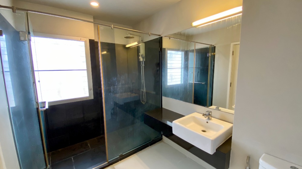 ขายทาวน์โฮมนวมินทร์ รามอินทรา : ขายบ้าน ไซมิส บลอสซั่ม แอท แฟชั่น (Siamese Blossom @ Fashion) 3 ชั้นครึ่ง 250 ตารางเมตร type ใหญ่สุด