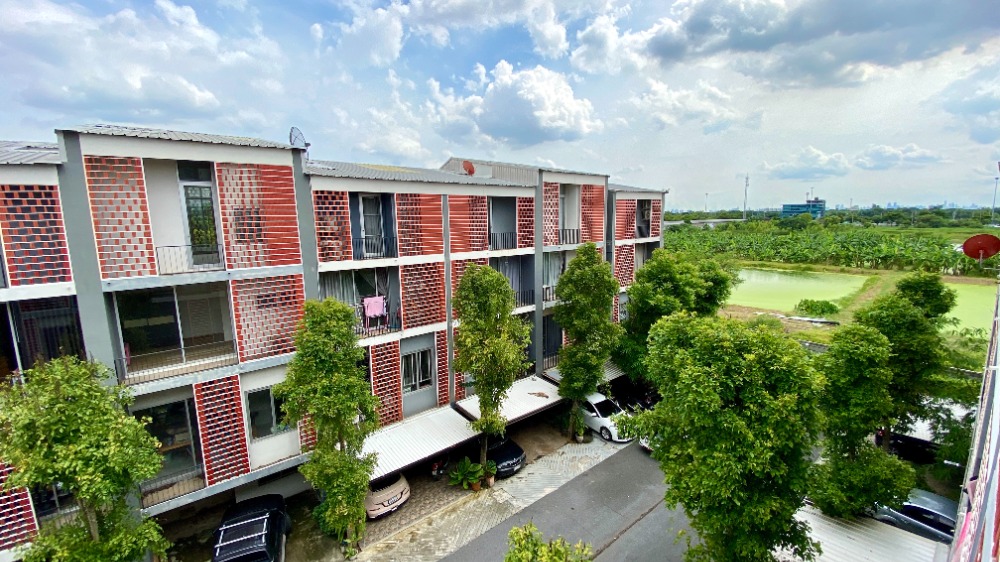 ขายทาวน์โฮมนวมินทร์ รามอินทรา : ขายบ้าน ไซมิส บลอสซั่ม แอท แฟชั่น (Siamese Blossom @ Fashion) 3 ชั้นครึ่ง 250 ตารางเมตร type ใหญ่สุด