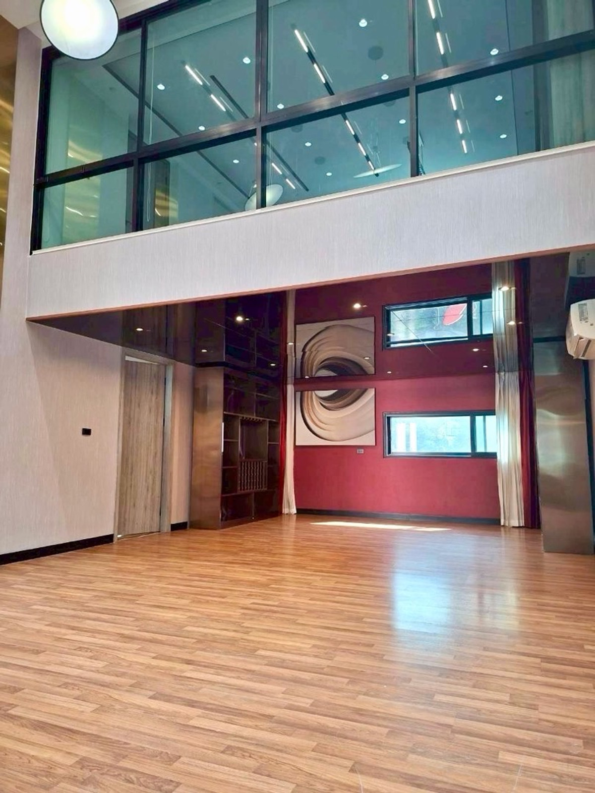 ให้เช่าโฮมออฟฟิศรัชดา ห้วยขวาง : 😍😍😍 ด่วน พร้อมอยู่ โฮมออฟฟิศ 3.5ชั้น หลังใหญ่ ใจกลางเมือง✅✅✅