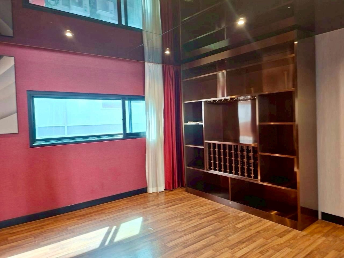 ให้เช่าโฮมออฟฟิศรัชดา ห้วยขวาง : 😍😍😍 ด่วน พร้อมอยู่ โฮมออฟฟิศ 3.5ชั้น หลังใหญ่ ใจกลางเมือง✅✅✅