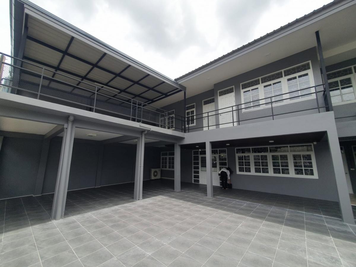 For RentHome OfficeRatchadapisek, Huaikwang, Suttisan : 🎉Home office Soi Ratchadaphisek 3, Soi Chinese Embassy. Near MRT Rama 9, parking for 4-6 cars🎉