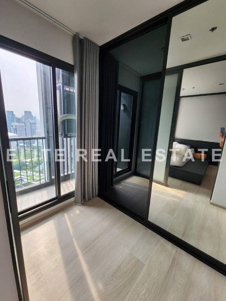 For SaleCondoWitthayu, Chidlom, Langsuan, Ploenchit : 💥 Golden Opportunity 💥 For Sale Condo Life One Wireless High Floor Price Lower Than Estimate Built-in Room Fully Furnished In Excellent Condition 💯 Near BTS-Ploenchit 🚄 Don't miss the opportunity to own it!!