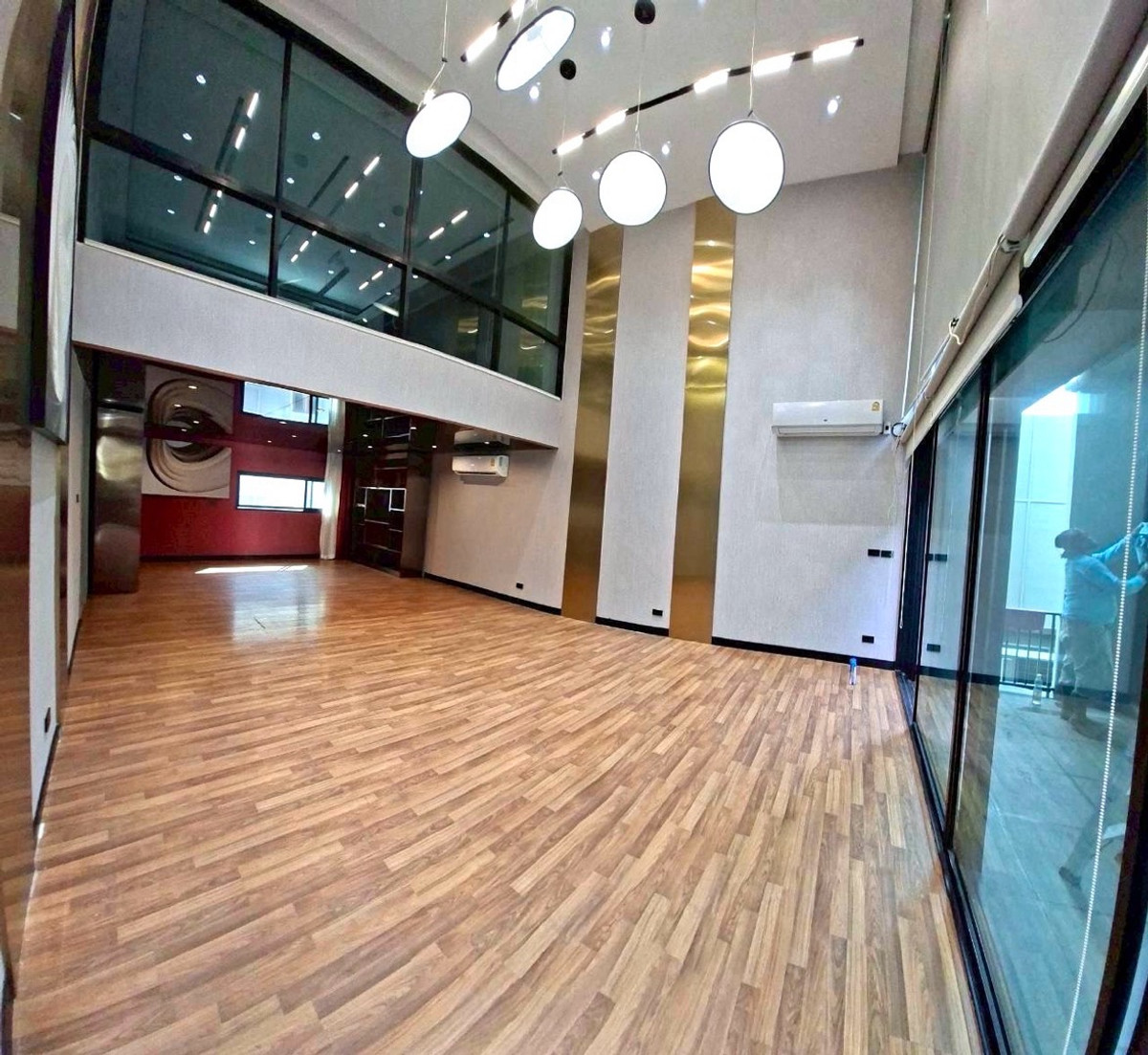 ให้เช่าโฮมออฟฟิศรัชดา ห้วยขวาง : 😍😍😍 ด่วน พร้อมอยู่ โฮมออฟฟิศ 3.5ชั้น หลังใหญ่ ใจกลางเมือง✅✅✅