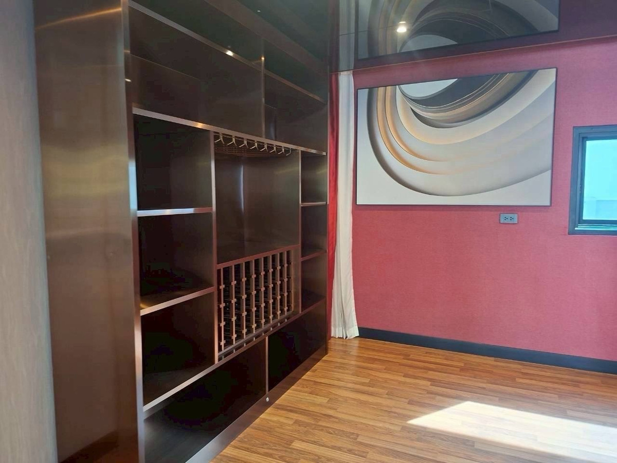 ให้เช่าโฮมออฟฟิศรัชดา ห้วยขวาง : 😍😍😍 ด่วน พร้อมอยู่ โฮมออฟฟิศ 3.5ชั้น หลังใหญ่ ใจกลางเมือง✅✅✅