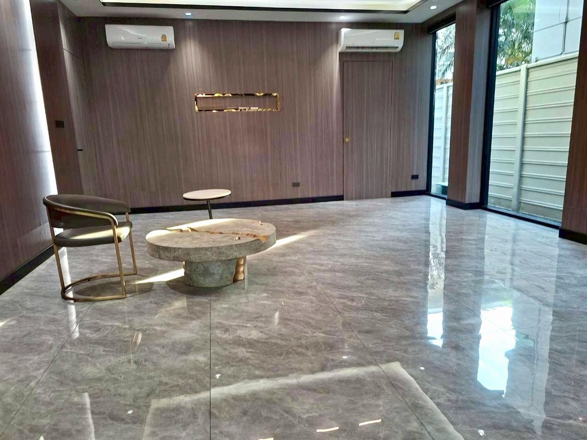 ให้เช่าโฮมออฟฟิศรัชดา ห้วยขวาง : 😍😍😍 ด่วน พร้อมอยู่ โฮมออฟฟิศ 3.5ชั้น หลังใหญ่ ใจกลางเมือง✅✅✅