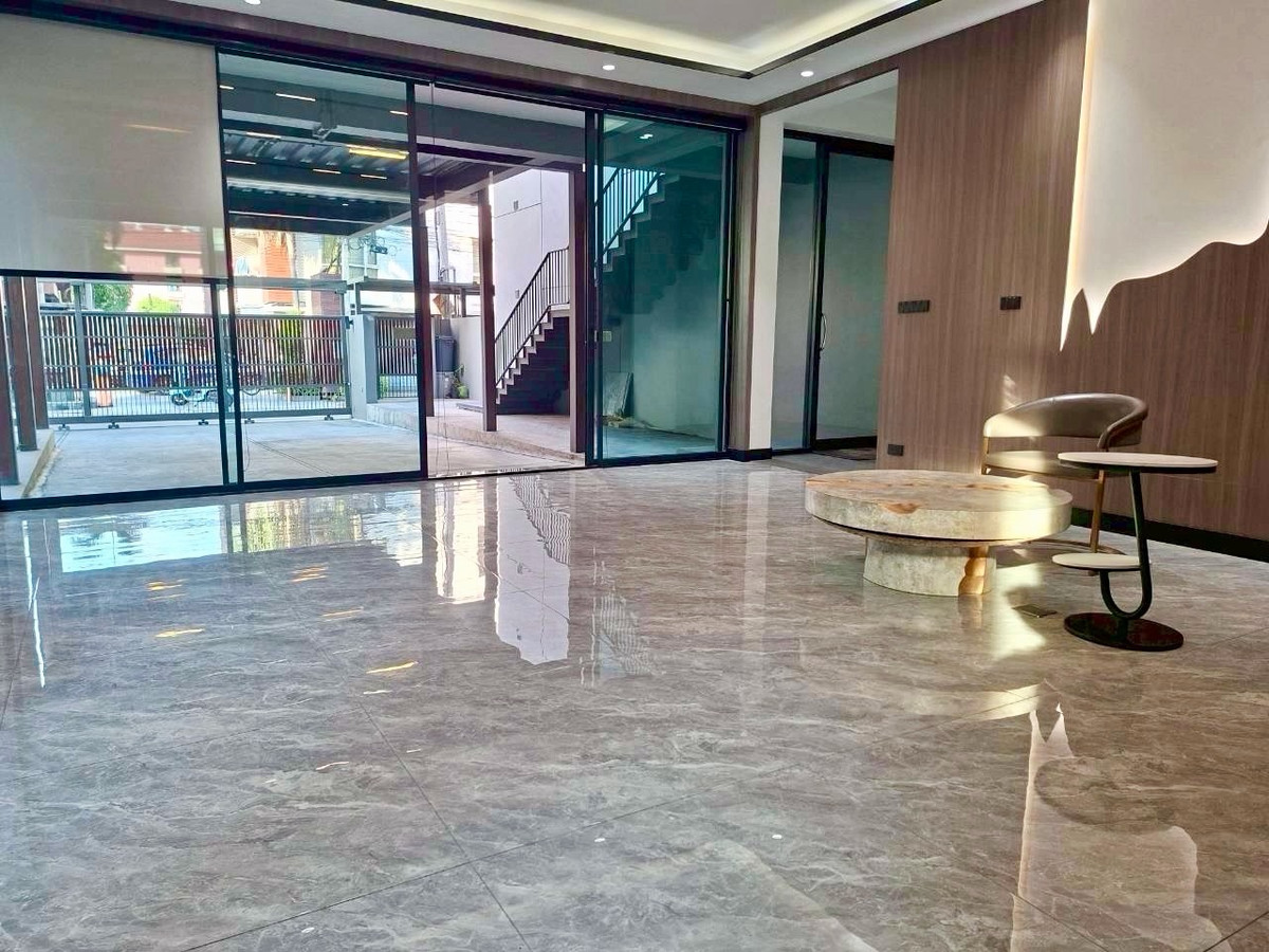 ให้เช่าโฮมออฟฟิศรัชดา ห้วยขวาง : 😍😍😍 ด่วน พร้อมอยู่ โฮมออฟฟิศ 3.5ชั้น หลังใหญ่ ใจกลางเมือง✅✅✅