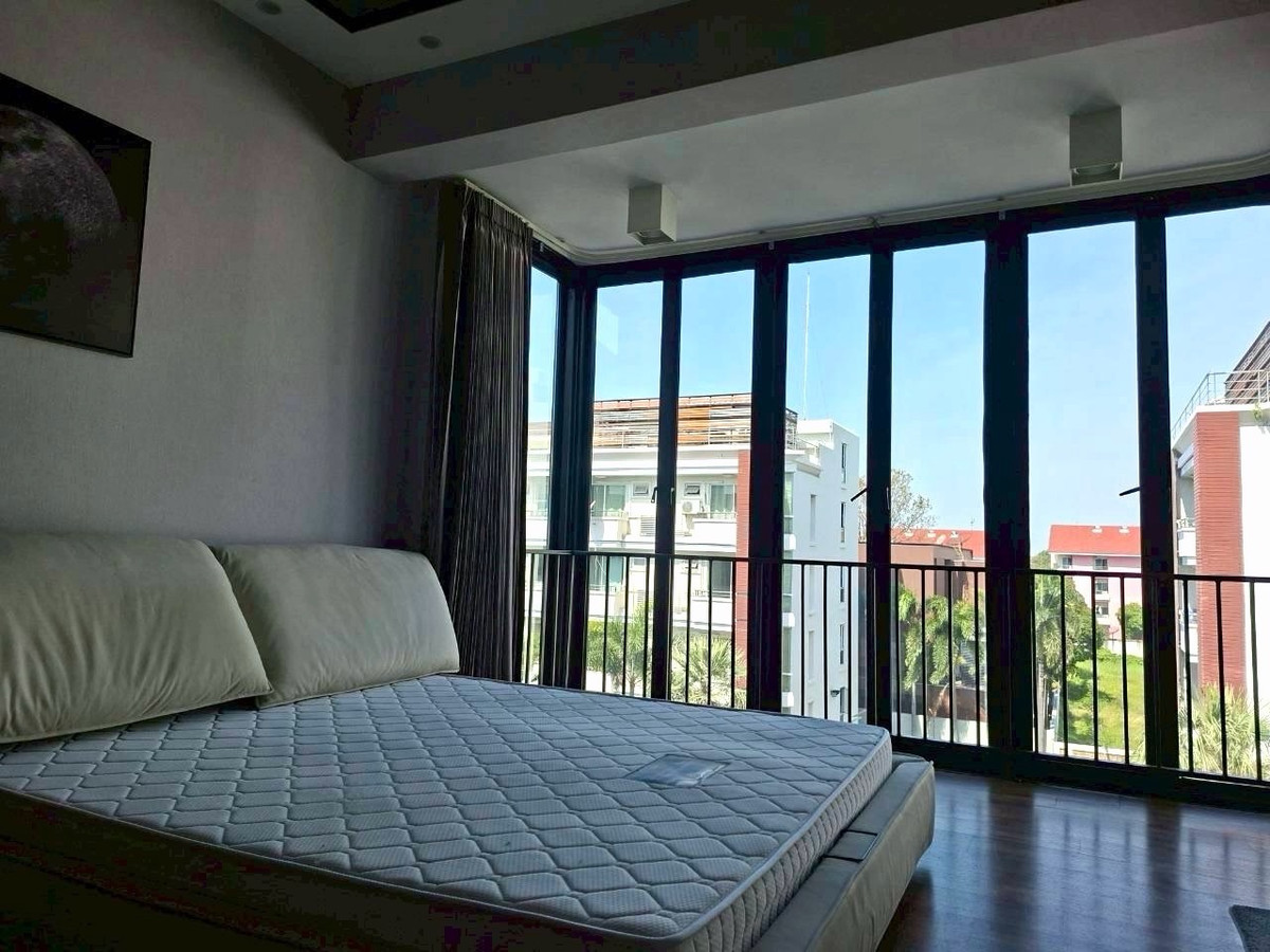 ให้เช่าโฮมออฟฟิศรัชดา ห้วยขวาง : 😍😍😍 ด่วน พร้อมอยู่ โฮมออฟฟิศ 3.5ชั้น หลังใหญ่ ใจกลางเมือง✅✅✅