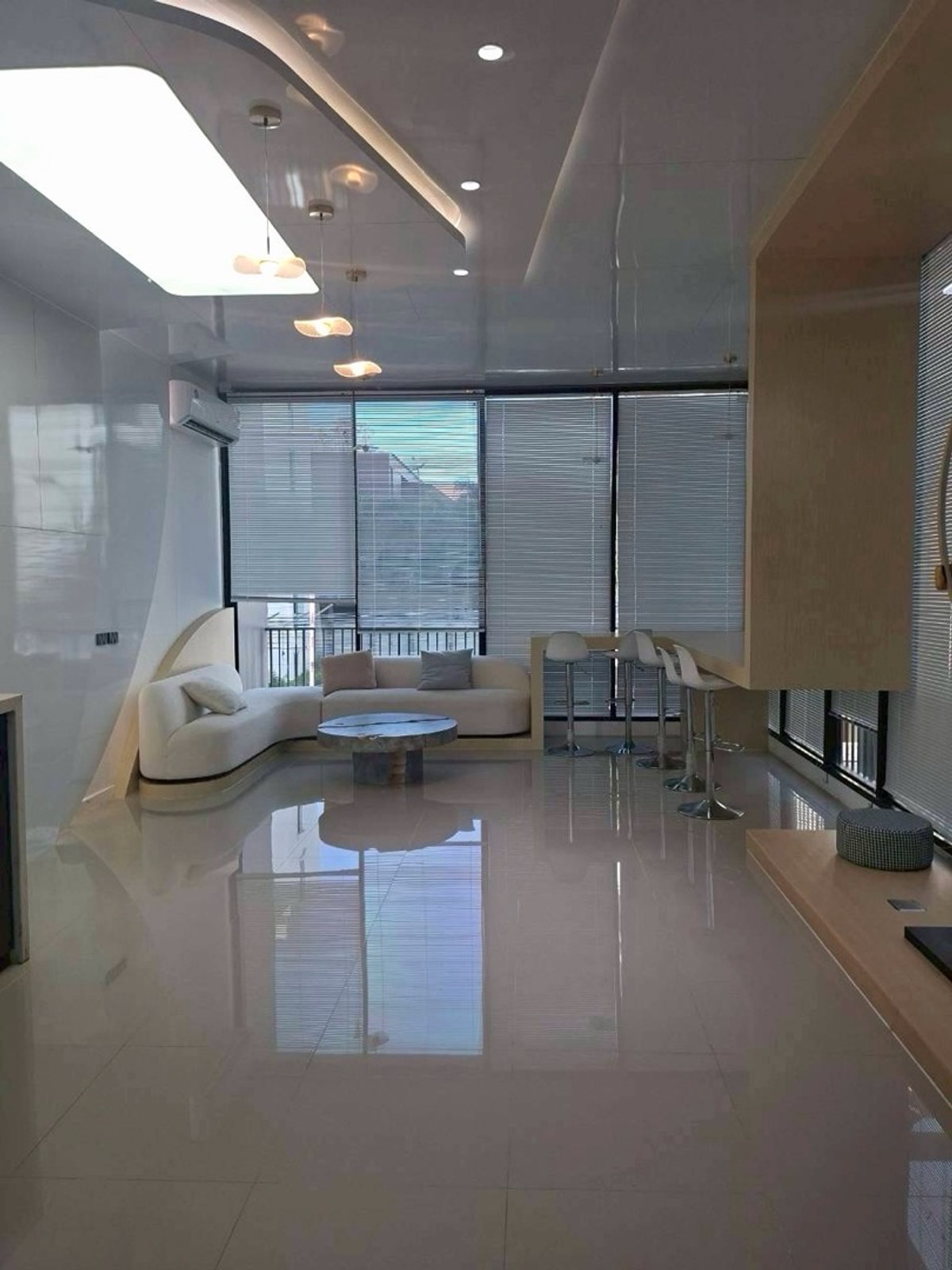 ให้เช่าโฮมออฟฟิศรัชดา ห้วยขวาง : 😍😍😍 ด่วน พร้อมอยู่ โฮมออฟฟิศ 3.5ชั้น หลังใหญ่ ใจกลางเมือง✅✅✅