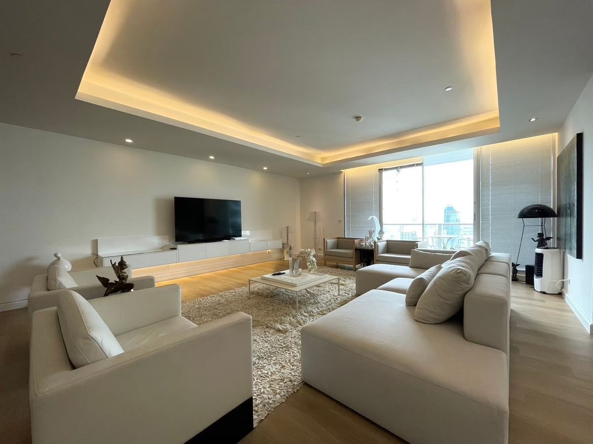 ให้เช่าคอนโดสาทร นราธิวาส : ขาย/ให้เช่า สกาย วิลลา สาทร คอนโด 4 ห้องนอน ใกล้บีทีเอส ช่องนนทรี