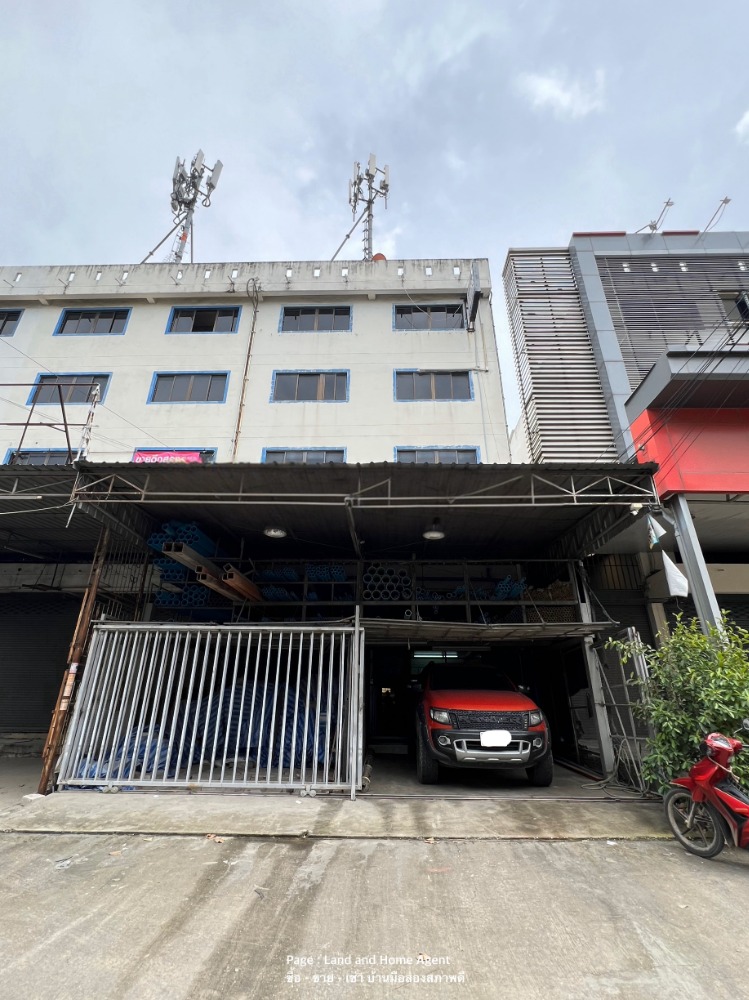 For SaleShop HouseSamut Prakan,Samrong : For sale: 2 shophouses, 4 and a half floors, good location, on the main road, King Kaew - Bangna, suitable for an office, good location, can exit Bangna - King Kaew - Theparak and get on the expressway conveniently.